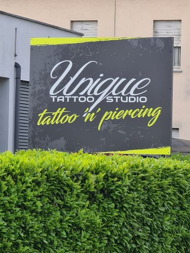 Insegne e targhe